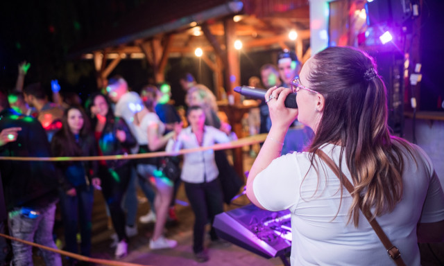 Az eső sem zavarta a Desed&aacute;n buliz&oacute;kat &ndash; GAL&Eacute;RIA