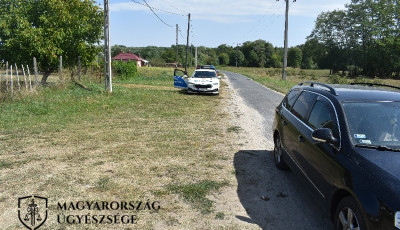Haragudott a v&aacute;l&oacute;f&eacute;lben l&eacute;vő feles&eacute;g&eacute;re, ez&eacute;rt el&uuml;t&ouml;tte