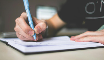 Minden harmadik magyar funkcion&aacute;lis analfab&eacute;ta &ndash; Les&uacute;jt&oacute; OECD-jelent&eacute;s