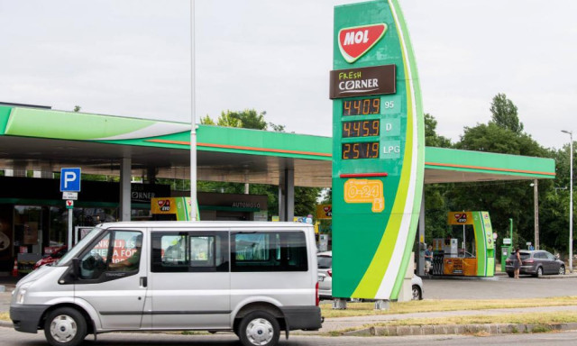 Itt vannak a benzin&aacute;rstop &uacute;j szab&aacute;lyai, m&aacute;t&oacute;l k&eacute;tf&eacute;le &aacute;r lesz a kutakon