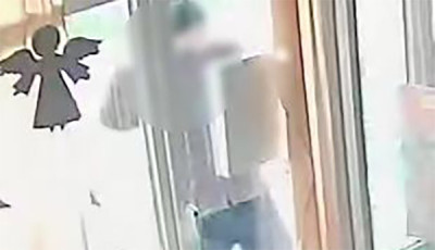 Nem engedt&eacute;k be a hajl&eacute;ktalansz&aacute;ll&oacute;ra, a gondoz&oacute;n &aacute;llt bossz&uacute;t