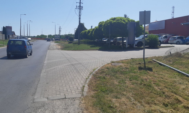 FELH&Iacute;V&Aacute;S! - Kitolatott egy ker&iacute;t&eacute;st a Rakt&aacute;r utc&aacute;ban, majd angolosan t&aacute;vozott