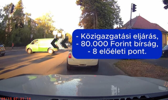 Fed&eacute;lzeti kamera r&ouml;gz&iacute;tette: piroson hajtott &aacute;t a kaposv&aacute;ri kereszteződ&eacute;sben - durva b&uuml;ntet&eacute;sre sz&aacute;m&iacute;that