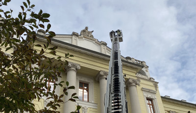 Lezárták a Bajcsy-t, omlásveszély van a bíróság épületénél!