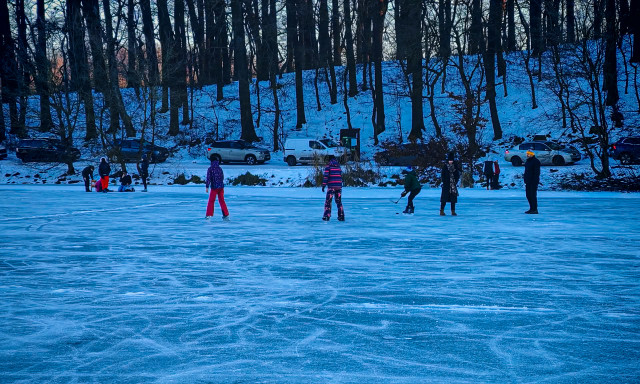 Tilt&aacute;s ide vagy oda: sokan a Deseda jeg&eacute;n t&ouml;lt&ouml;tt&eacute;k a vas&aacute;rnap d&eacute;lut&aacute;nt