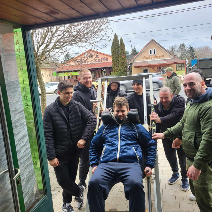 Ahogy a kondizás sem csak sport, úgy a felújítás is összehozza a közösséget