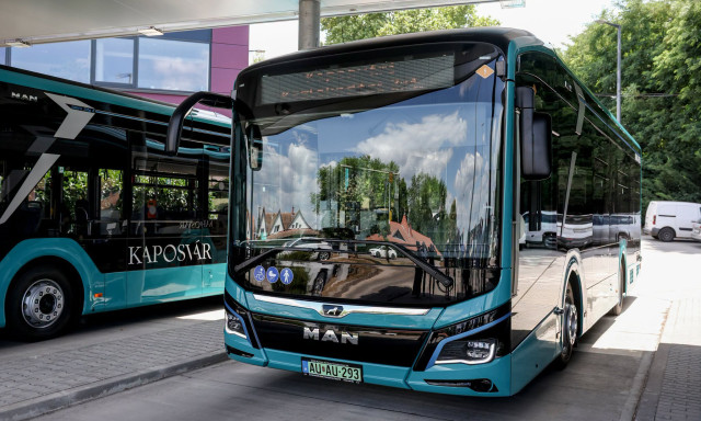 Meg&eacute;rkeztek Kaposv&aacute;rra az első elektromos buszok, hamarosan a teljes flott&aacute;t lecser&eacute;lik
