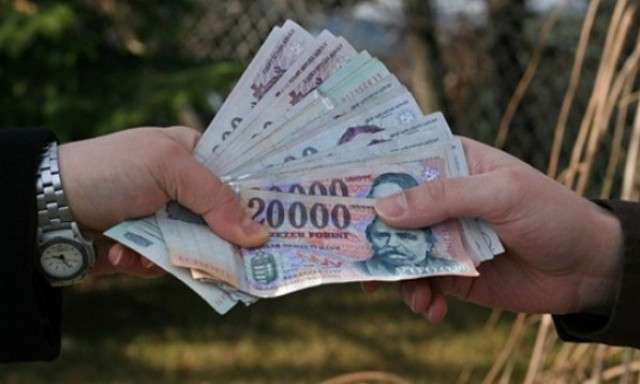 Novemberben 80 ezer forint pr&eacute;miumot kapnak a nyugd&iacute;jasok
