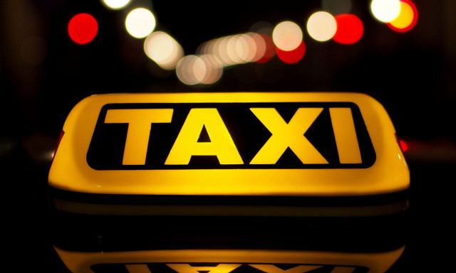 Kaposv&aacute;ri taxisra t&aacute;madtak Kőr&ouml;shegyen