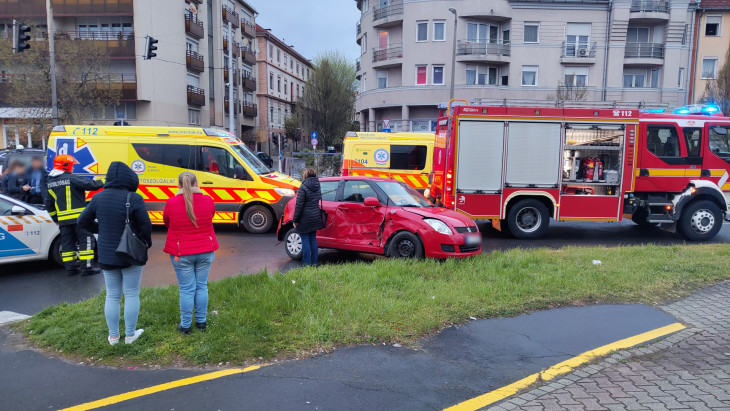 Így festett a szombati baleset a Plázánál