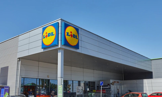 Lez&aacute;rja &eacute;s fizetőss&eacute; teszi parkol&oacute;i egy r&eacute;sz&eacute;t a Lidl