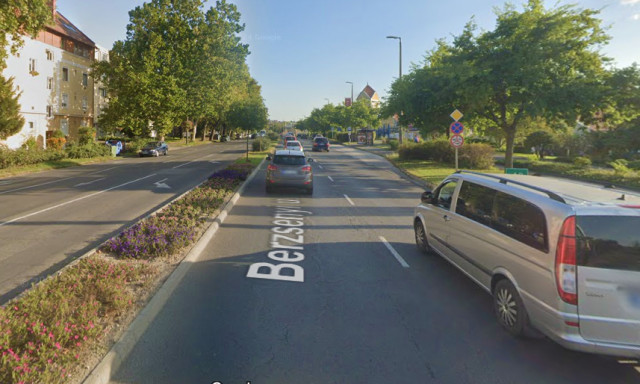 Nem el&eacute;g hogy r&aacute;h&uacute;zta a korm&aacute;nyt a v&eacute;tlen aut&oacute;sra, m&eacute;g meg is verte
