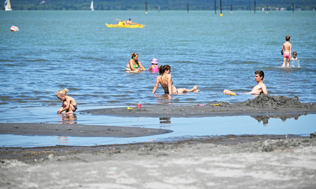10 centis v&iacute;zszintcs&ouml;kken&eacute;s k&eacute;t h&eacute;t alatt - K&ouml;zel 300 milli&oacute; k&ouml;bm&eacute;ter v&iacute;z tűnt el a Balatonb&oacute;l