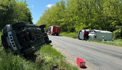 Kamion &eacute;s tr&eacute;leres aut&oacute; &uuml;tk&ouml;z&ouml;tt B&ouml;h&ouml;ny&eacute;n&eacute;l
