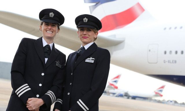 A British Airways t&ouml;bb&eacute; nem k&ouml;sz&ouml;nti k&uuml;l&ouml;n a nemeket, gendersemlegess&eacute; teszik a k&ouml;sz&ouml;nt&eacute;st