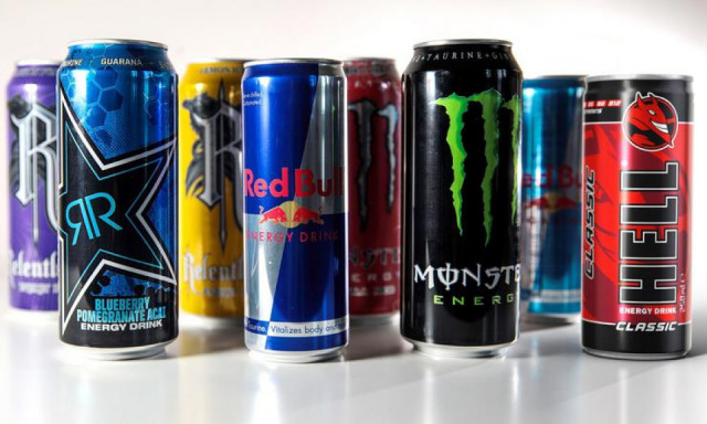 Ezeket az energiaitalokat nem v&aacute;s&aacute;rolhatj&aacute;k a 18 &eacute;v alattiak