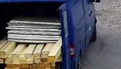 Milli&oacute;s &eacute;p&iacute;tőanyag-lop&aacute;s Marcaliban: a saj&aacute;t munkahely&eacute;t csapolta meg az &aacute;rukiad&oacute;