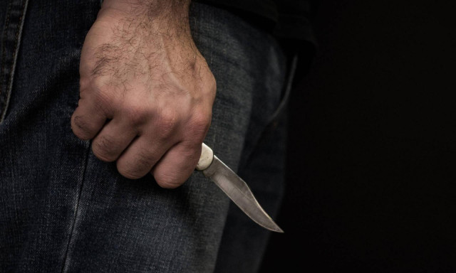 Egy nagybajomi f&eacute;rfi azzal fenyegette volt &eacute;lett&aacute;rs&aacute;t, hogy elv&aacute;gja a tork&aacute;t &eacute;s eltemeti