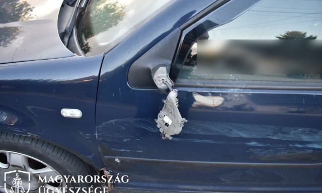 &Ouml;t kors&oacute; s&ouml;r ut&aacute;n &uuml;lt vol&aacute;n m&ouml;g&eacute;: tot&aacute;lk&aacute;rosra t&ouml;rt egy aut&oacute;t, majd elhajtott