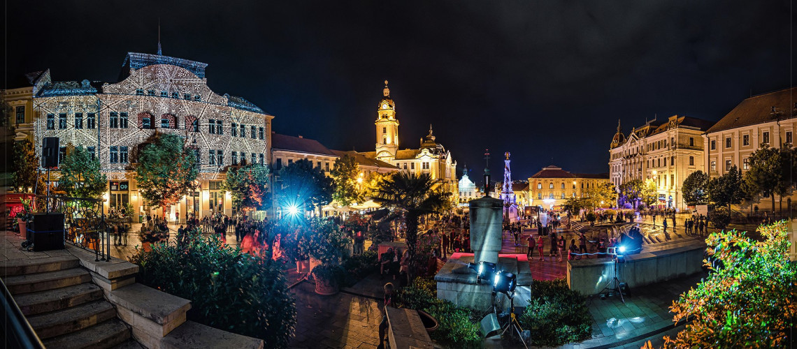 Cs&uuml;t&ouml;rt&ouml;ktől ir&aacute;ny P&eacute;cs, melyet id&eacute;n is az orsz&aacute;g egyik legfantasztikusabb fesztiv&aacute;lja ragyog be!