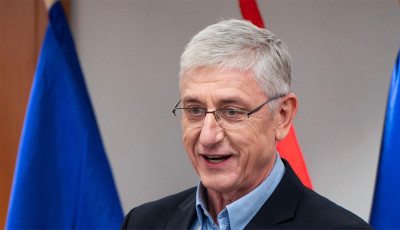 Visszavonul Gyurcs&aacute;ny Ferenc