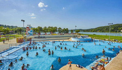 Id&eacute;n k&eacute;sőbb nyitnak a hazai f&uuml;rdők, dr&aacute;gulnak a bel&eacute;pőjegyek &aacute;rai is