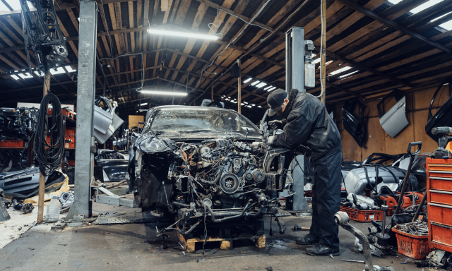 Magyarorsz&aacute;gi haszn&aacute;ltaut&oacute;-rekordok: 15 tulajdonost&oacute;l a 312 000 km-es visszateker&eacute;sig