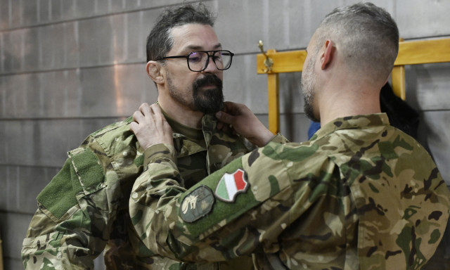 Az igazi katona nem p&aacute;rtot, nem politikust szolg&aacute;l, hanem a haz&aacute;t &ndash; reag&aacute;lt B&aacute;rdosi S&aacute;ndor kijelent&eacute;s&eacute;re Ruszin-Szendi