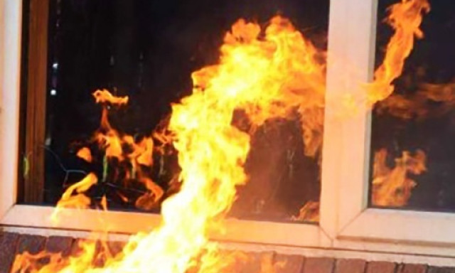 &Eacute;gő h&aacute;zb&oacute;l mentettek ki egy idős n&eacute;nit a kaposv&aacute;ri rendőr&ouml;k