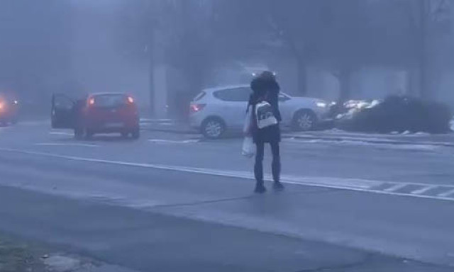 Baleset t&ouml;rt&eacute;nt h&eacute;tfő reggel a Kaposv&aacute;r Pl&aacute;z&aacute;n&aacute;l &ndash; T&ouml;bb aut&oacute; cs&uacute;szott &ouml;ssze - VIDE&Oacute;