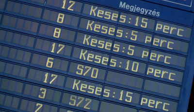 Vas&aacute;rnapt&oacute;l  20 perc k&eacute;s&eacute;s ut&aacute;n visszaj&aacute;r a jegy&aacute;rak fele