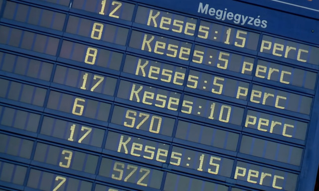 Vas&aacute;rnapt&oacute;l  20 perc k&eacute;s&eacute;s ut&aacute;n visszaj&aacute;r a jegy&aacute;rak fele