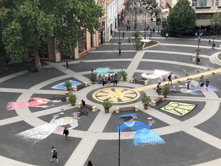 Rippl-Rónai női alakjai ihlették a Kossuth tér kiszínezését