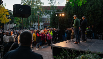 R&aacute;k&eacute;rdeztek L&aacute;z&aacute;rn&aacute;l, hogy mi lesz a k&eacute;t &eacute;ve beomlott Gyakorl&oacute; tornaterm&eacute;nek sorsa - VIDE&Oacute;