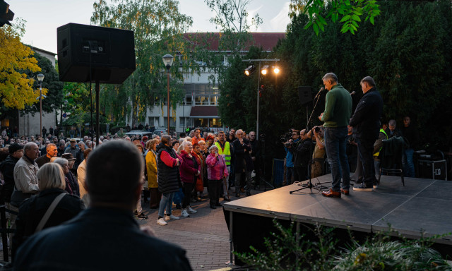 R&aacute;k&eacute;rdeztek L&aacute;z&aacute;rn&aacute;l, hogy mi lesz a k&eacute;t &eacute;ve beomlott Gyakorl&oacute; tornaterm&eacute;nek sorsa - VIDE&Oacute;