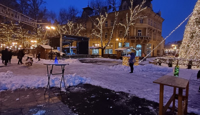 Kaposv&aacute;ri gyerekek vide&oacute;it vet&iacute;tik a Kossuth t&eacute;ren az adventi időszakban