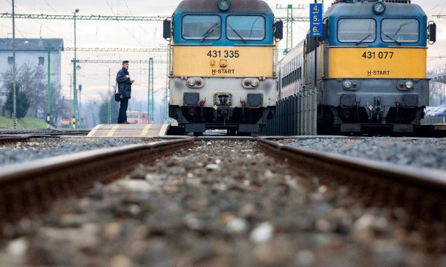 V&eacute;ge a  tesztidőszaknak - Kalauz n&eacute;lk&uuml;li vonatokat ind&iacute;t a M&Aacute;V