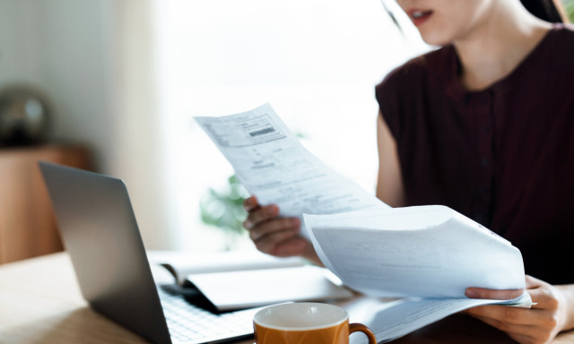 Azonnali hat&aacute;llyal felf&uuml;ggesztette a janu&aacute;ri sz&aacute;ml&aacute;k kik&uuml;ld&eacute;s&eacute;t az MVM