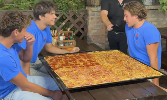A Vasas v&iacute;zilabd&aacute;z&oacute;i is megk&uuml;zd&ouml;ttek az egy n&eacute;gyzetm&eacute;teres pizz&aacute;val Marcaliban