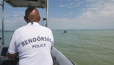 Fejbe lőtt holttestet tal&aacute;ltak a Balatonban