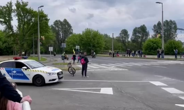 &Iacute;gy z&uacute;zott kereszt&uuml;l a Giro mezőnye Kaposv&aacute;ron &ndash; VIDE&Oacute;, GAL&Eacute;RIA