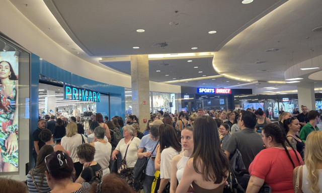 Megnyitott haz&aacute;nk első Primarkja! Hatalmas t&ouml;meg &ouml;z&ouml;nl&ouml;tt shoppingolni m&aacute;r az első napon