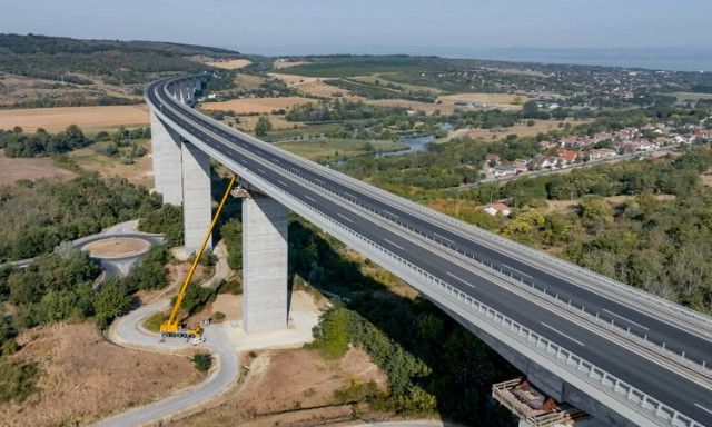 M&aacute;r szerda d&eacute;lut&aacute;n megnyitj&aacute;k a forgalom előtt a Kőr&ouml;shegyi v&ouml;lgyhidat