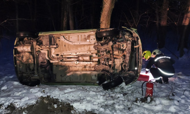 &Aacute;rokba borult egy aut&oacute; a 68-as fő&uacute;ton