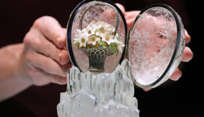 Milli&aacute;rdok&eacute;rt lesz megv&aacute;s&aacute;rolhat&oacute; a c&aacute;ri csal&aacute;d t&eacute;li Faberg&eacute;-toj&aacute;sa