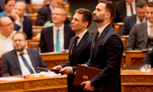 Meggyűlt a bajuk az esk&uuml;vel a Fidesz &uacute;j k&eacute;pviselőinek