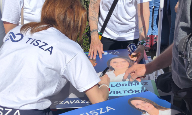 K&iacute;gy&oacute;zott a sor a Tisza pultj&aacute;n&aacute;l, h&aacute;rom &oacute;r&aacute;n &aacute;t dedik&aacute;lt Lőrincz Vikt&oacute;ria