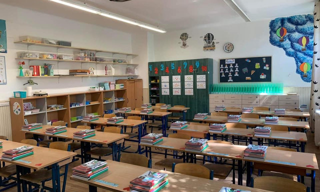 Rendk&iacute;v&uuml;li sz&uuml;netet javasolnak az iskol&aacute;kban, ha 31 fok f&ouml;l&eacute; melegszik a tanterem
