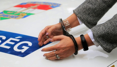 Csomagot lopott egy somogyi udvarr&oacute;l, m&aacute;snap m&aacute;r az ellopott cipőben j&aacute;rt a gyerek