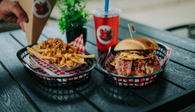 Smash-burger, bubis gofri, pukkan&oacute; gy&ouml;ngy &ndash; a Bubbles bek&ouml;lt&ouml;z&ouml;tt a Vaszary parkba